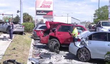 Crash to Florida AutoZone hospitalizes 3; 6 cars damaged