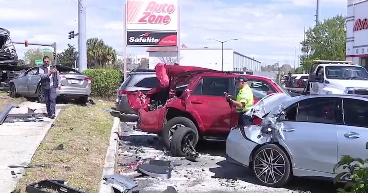 Crash to Florida AutoZone hospitalizes 3; 6 cars damaged
