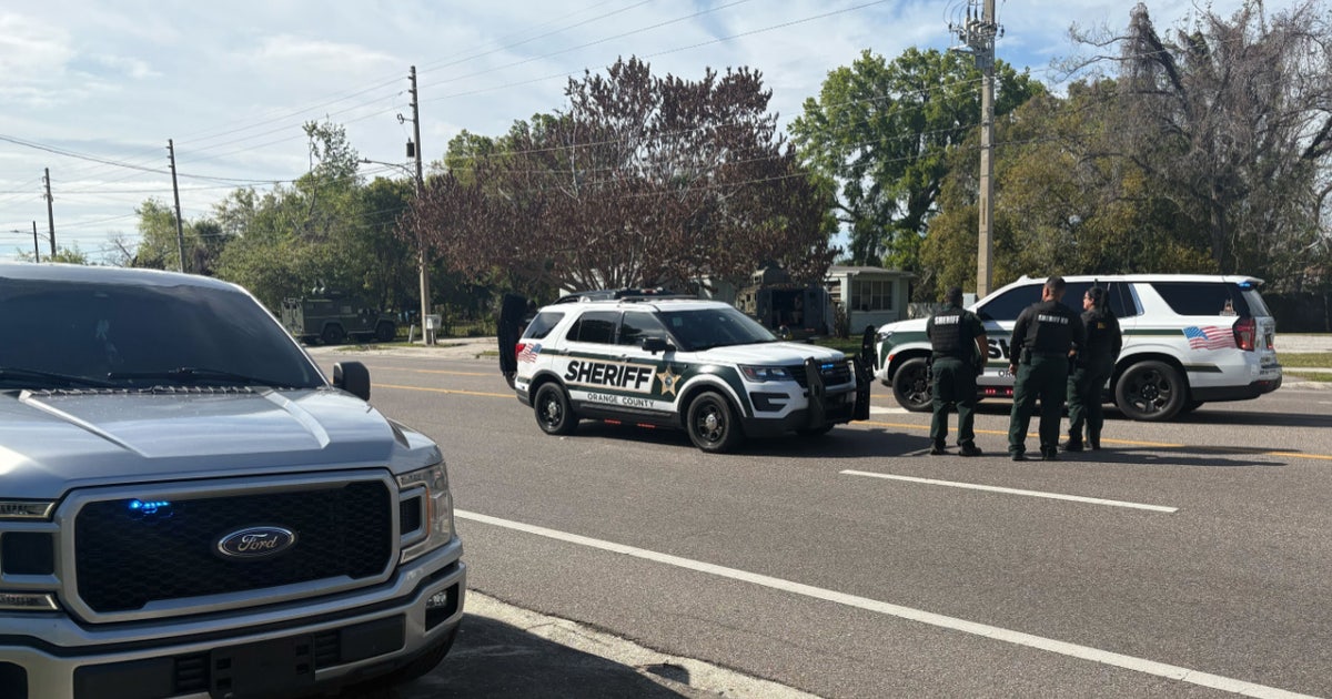 SWAT surrounds Orlando home in attempt to serve warrant, deputies say