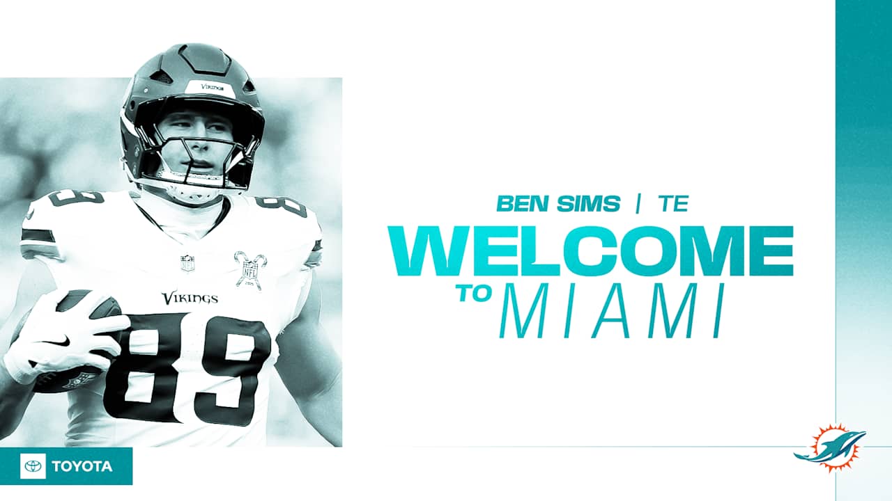 Dolphins sign Sims