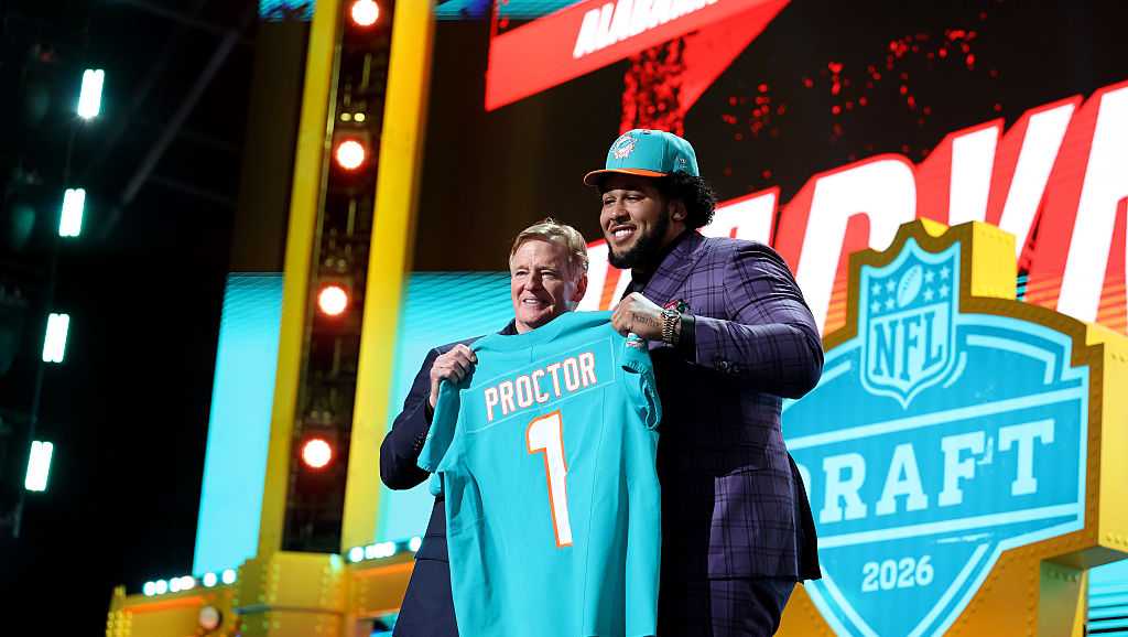 Miami Dolphins select Alabama's Kadyn Proctor No. 12 overall in first round of 2026 NFL draft