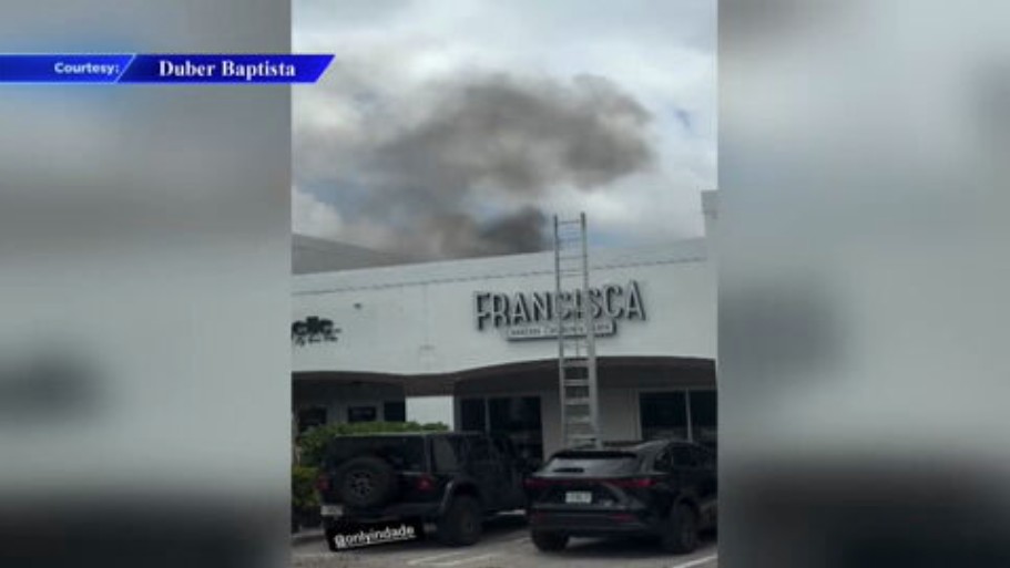 Fire crews extinguish flames caused by AC unit in Doral restaurant - WSVN 7News | Miami News, Weather, Sports