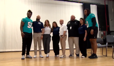 Former Miami Dolphin Alec Ingold hosts ‘Money Mini Camp’ at Northeast High School in Oakland Park - WSVN 7News | Miami News, Weather, Sports