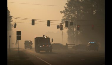 Wildfires in Georgia and Florida destroy homes, force evacuations
