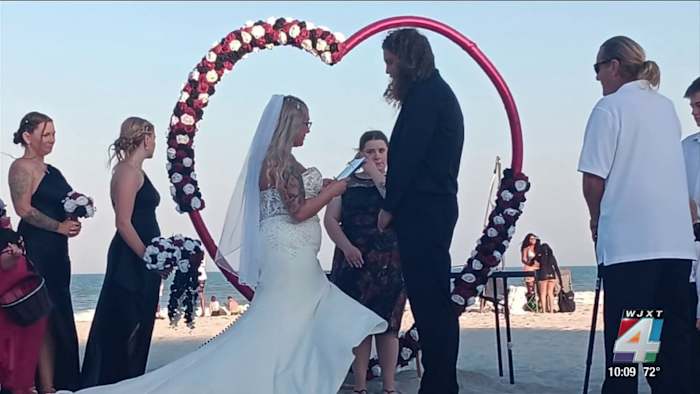 Jacksonville Beach wedding becomes viral moment during ‘Senior Skip Day’