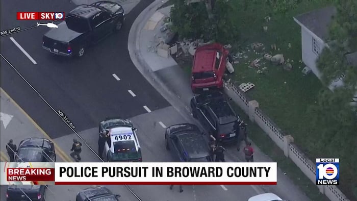 Kia Soul police chase ends in Lauderhill crash
