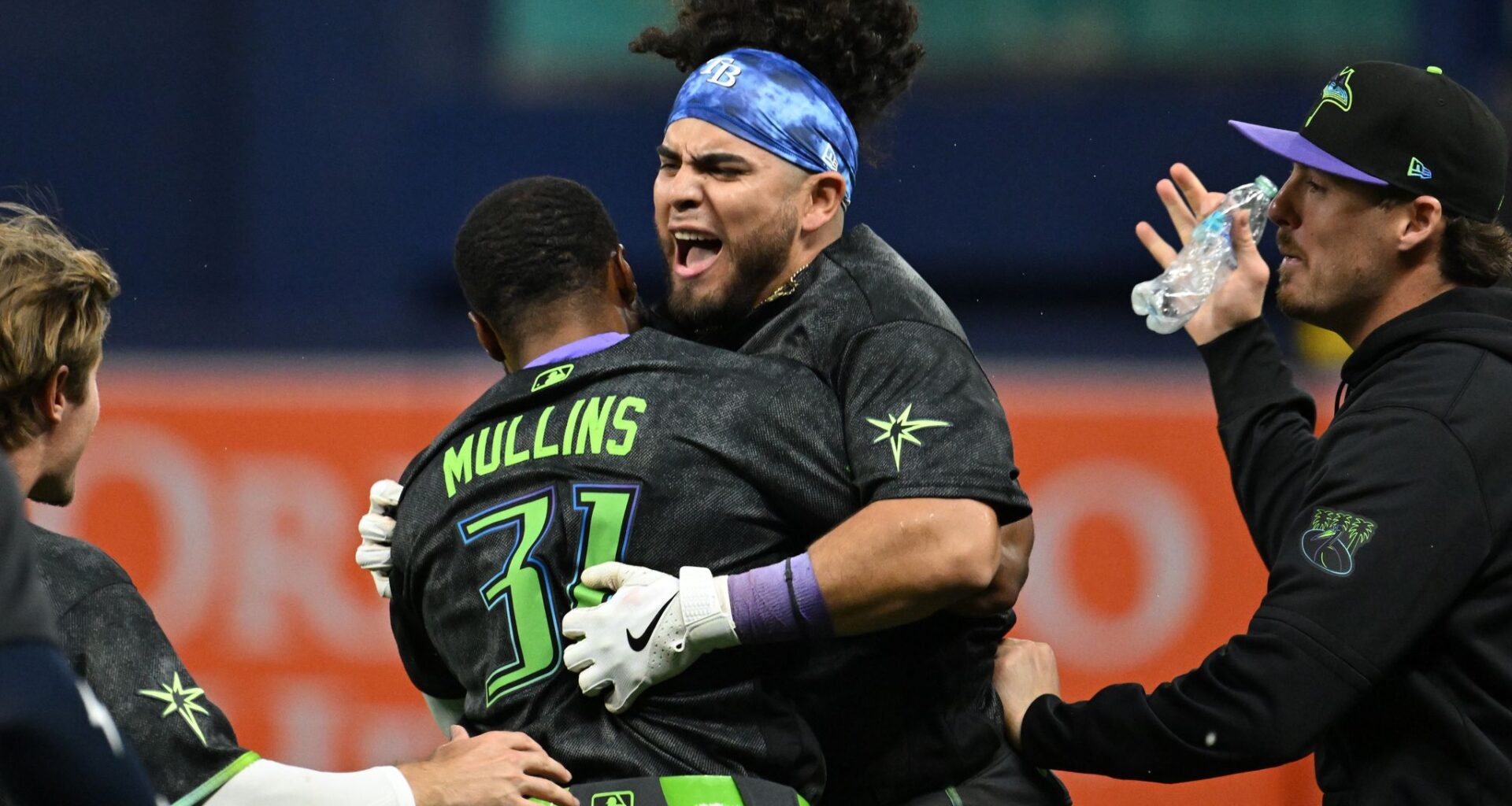 Rays extend Yanks' skid to 4, rally on Walls and Aranda infield grounders in 10th for 5-4 win