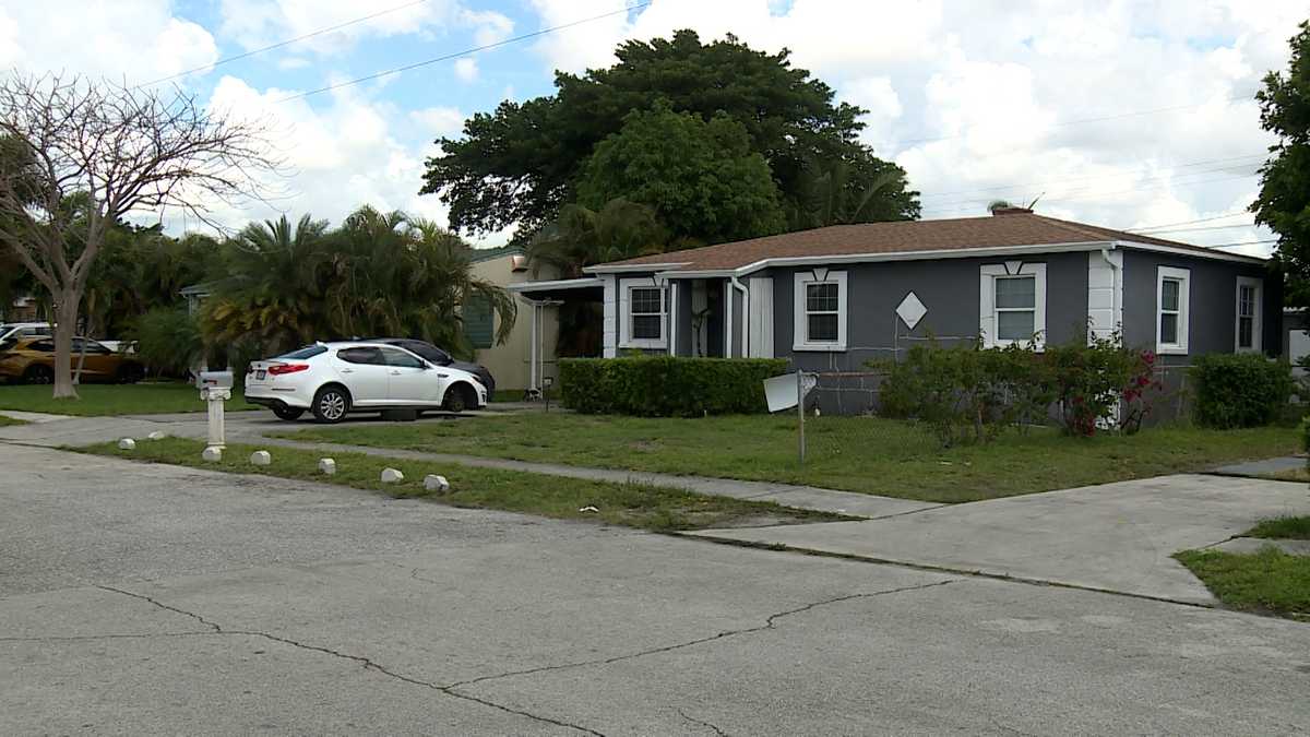 Man in Florida killed after car falls on him while changing tire