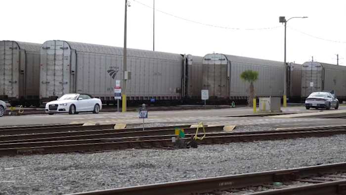 Amtrak cancels Auto Train, Florida passenger trains amid Jacksonville-area brush fires