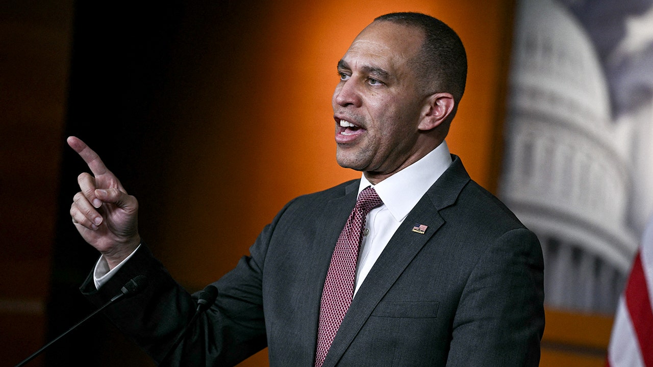 Jeffries calls DeSantis a lame duck over Florida redistricting push