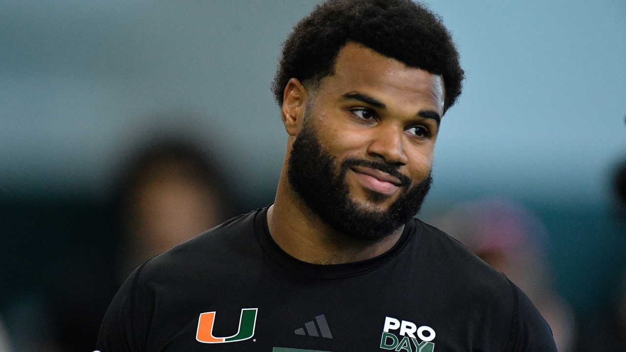 Chargers take Miami defensive end Akheem Mesidor at No. 22 in NFL draft