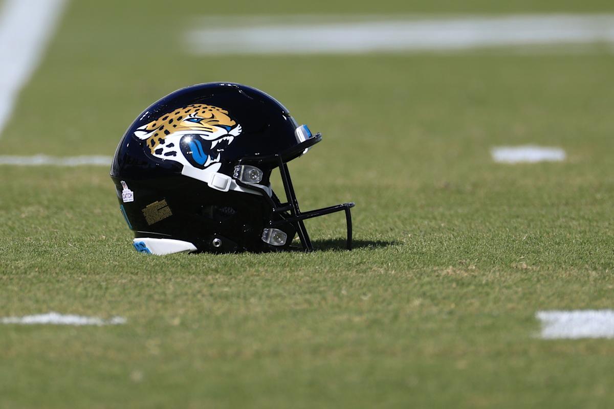 Jacksonville Jaguars trade up with Patriots, select at pick No. 191