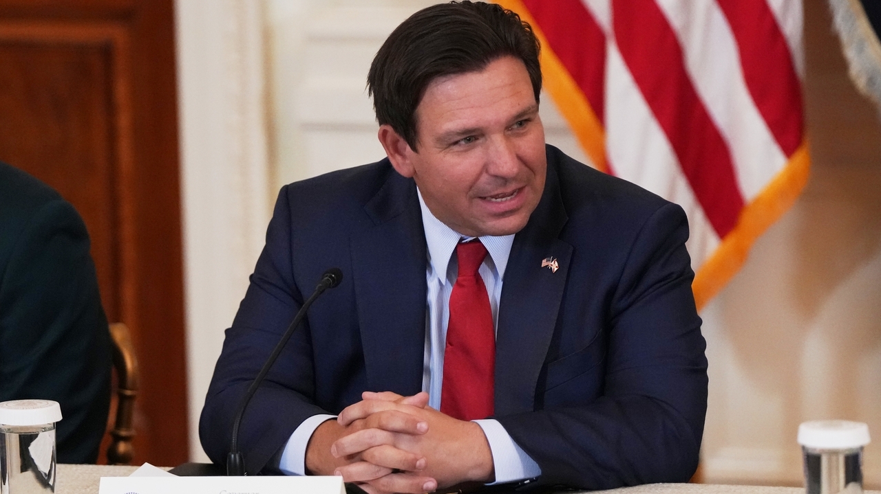 Florida's redistricting fight puts Ron DeSantis back in the Republican spotlight