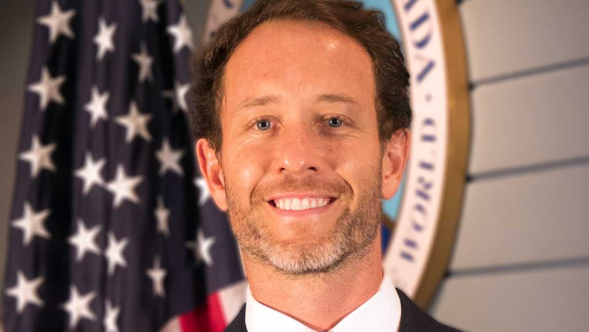 Stuart Mayor Christopher Collins resigns to run for Martin County Commission
