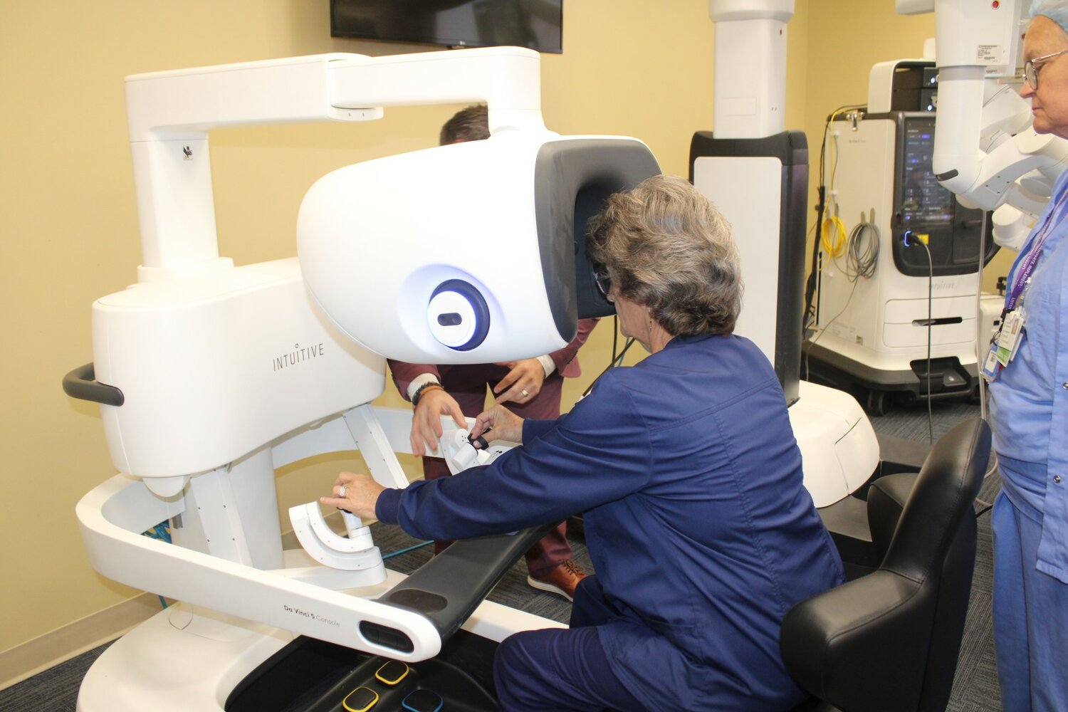 Doctors and nurses were able to try out the da Vinci 5 for the first time.