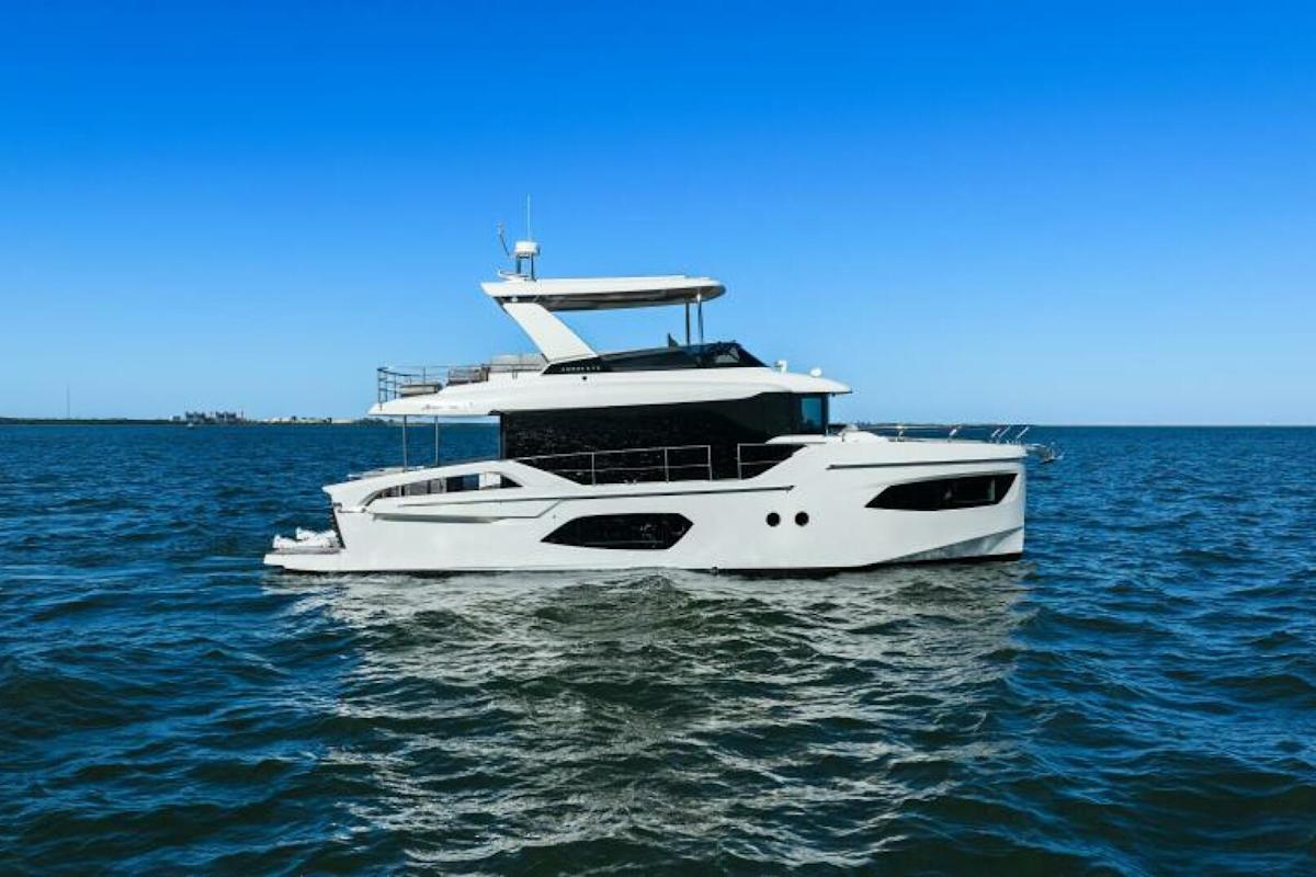 For Sale: Absolute Navetta 53
