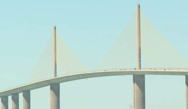 Search underway after man disappears in water off Sunshine Skyway Bridge: PCSO