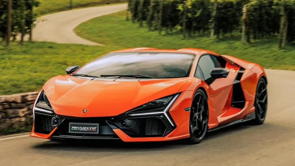 Lamborghini Revuelto