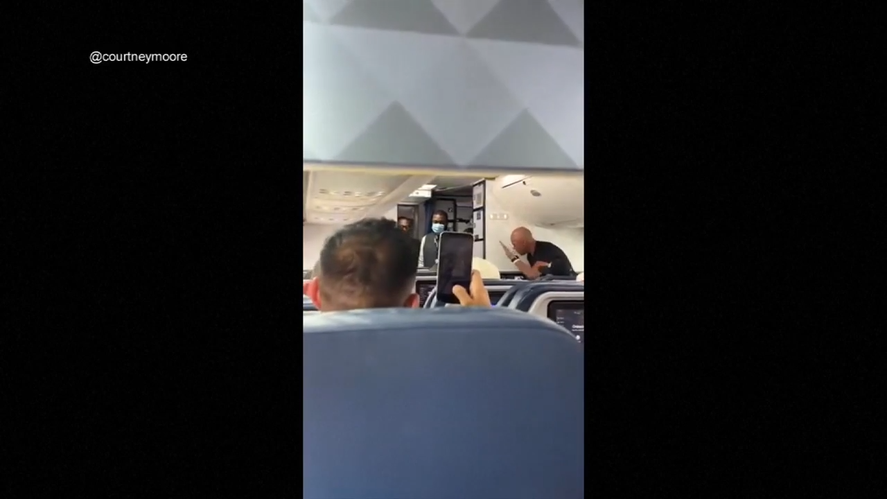 Passenger removed from Delta Airlines flight departing MIA after refusing to hang up on phone call - WSVN 7News | Miami News, Weather, Sports