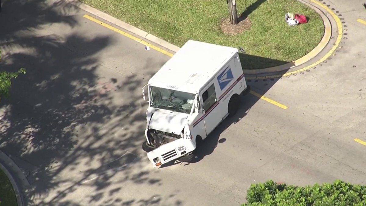 2 hospitalized after crash involving USPS truck in Fort Lauderdale – NBC 6 South Florida