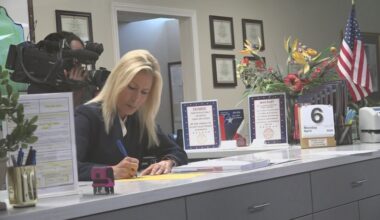 Jacksonville Mayor Donna Deegan files for re-election