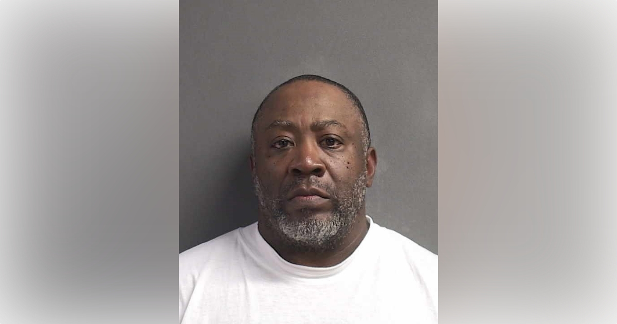 Man arrested after proposing to Orlando fiancée with ring stolen from girlfriend, deputies say