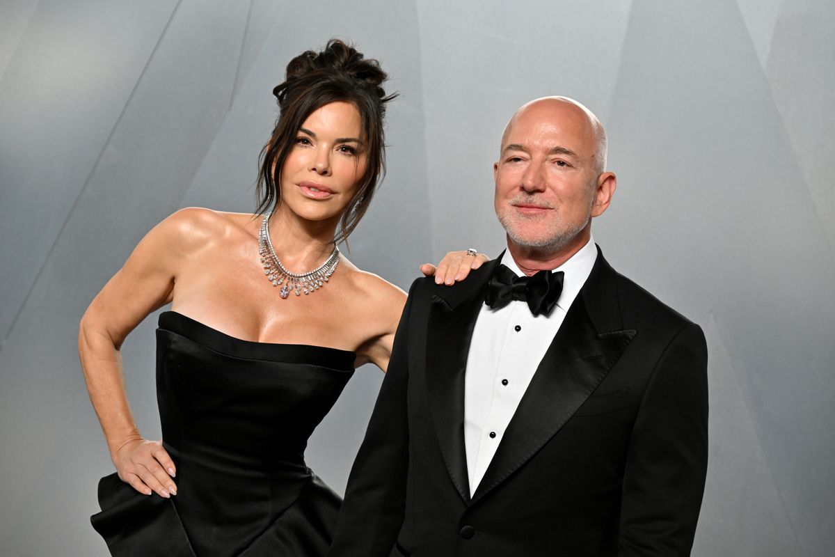 Nicole Kidman photobombs Lauren Sánchez and Jeff Bezos at Oscars 2026 after-party