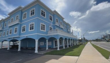 Fort Myers Beach considers ban on smoking in parks | Lee County