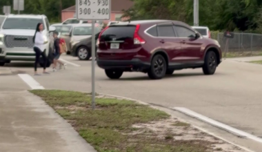 Lee County parents demand safety changes at Sunshine Elementary drop-off | Lee County