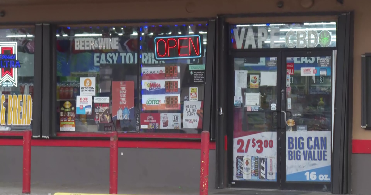 Fort Myers convenience store workers fear for safety after coworker's murder | Lee County