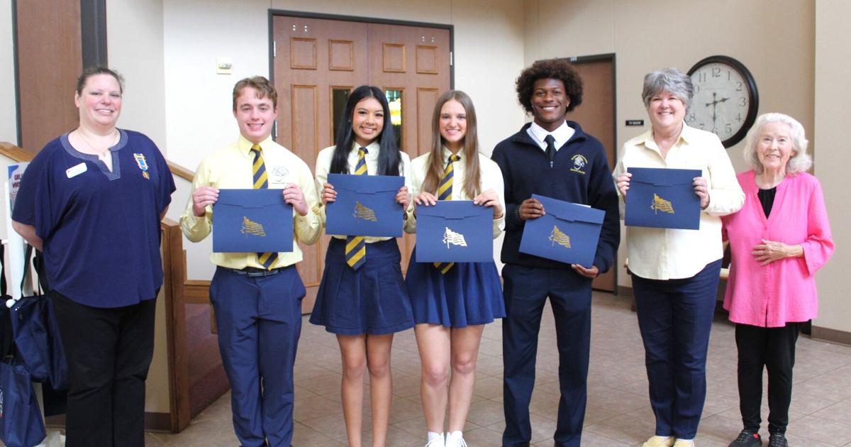 Jacksonville chapter of DAR awards scholarships | Local News