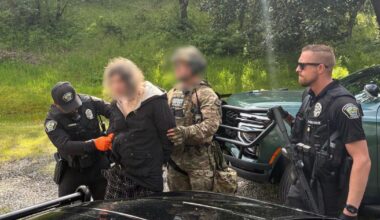 Father slashed with knife by son in Jacksonville standoff | CrimeWatch