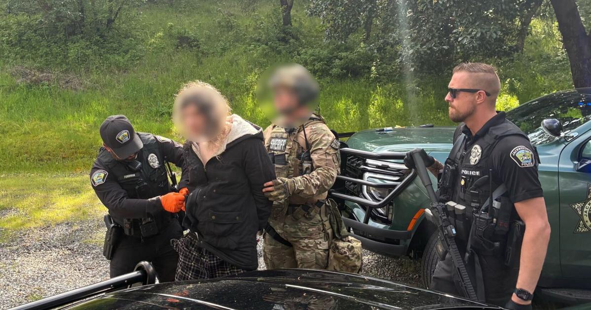 Father slashed with knife by son in Jacksonville standoff | CrimeWatch