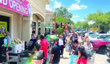 Hundreds wait in line for Dayly’s Farm Market grand opening | St. Lucie County