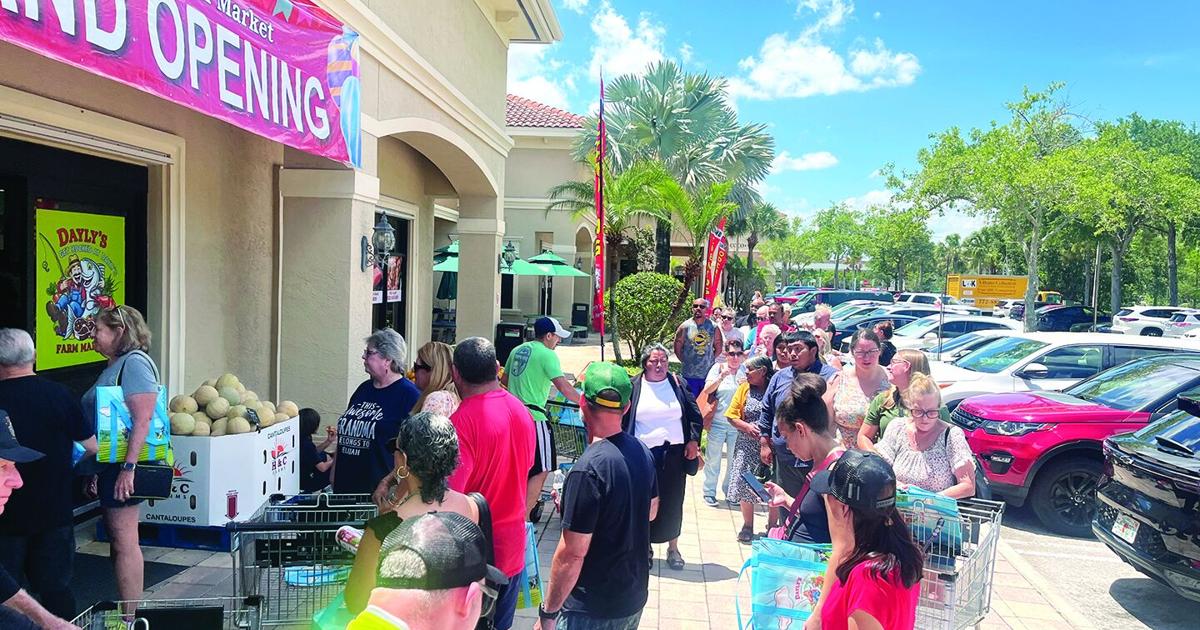 Hundreds wait in line for Dayly’s Farm Market grand opening | St. Lucie County