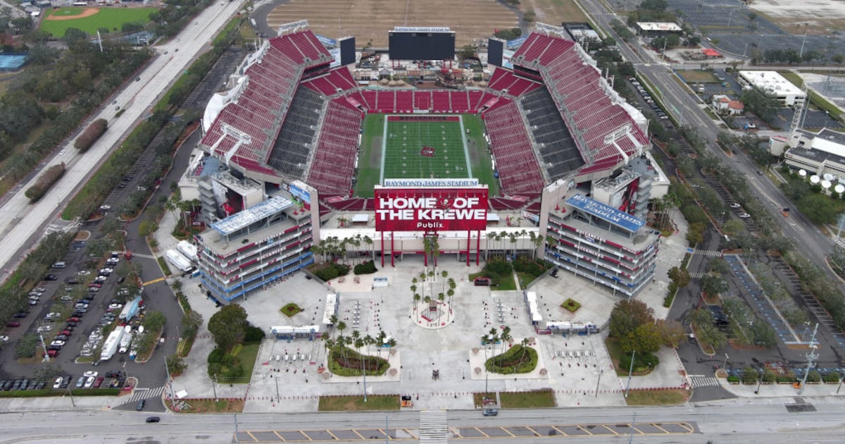 Tampa Bay Buccaneers meet with local officials to discuss plans for stadium renovation
