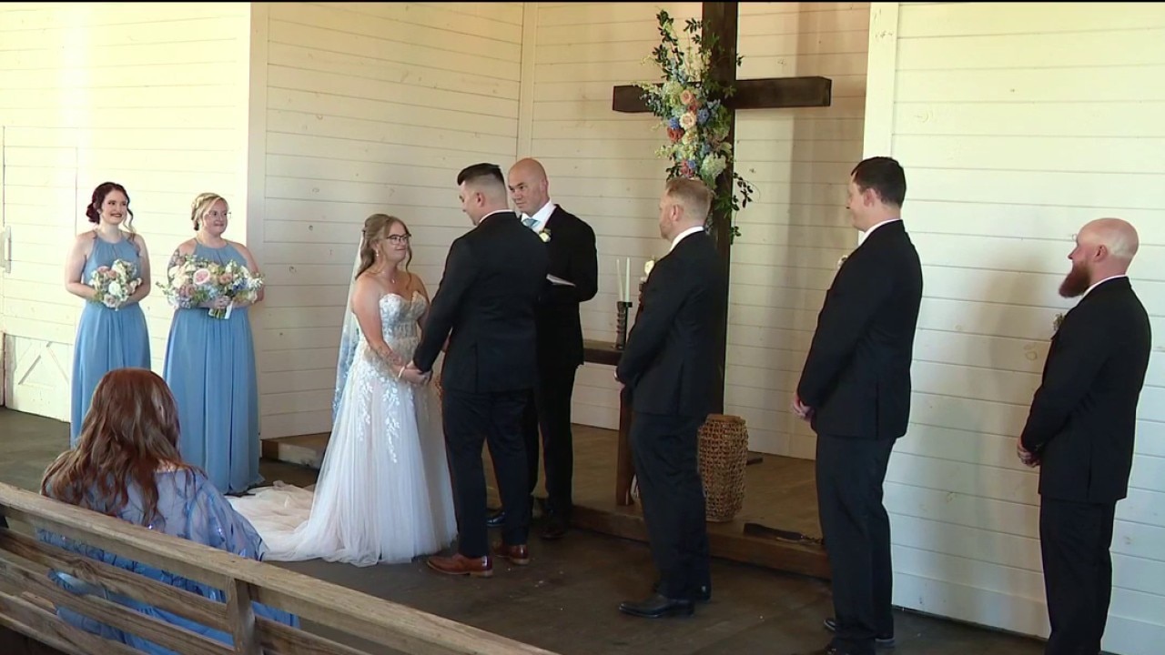 Military bride gets married after venue closure