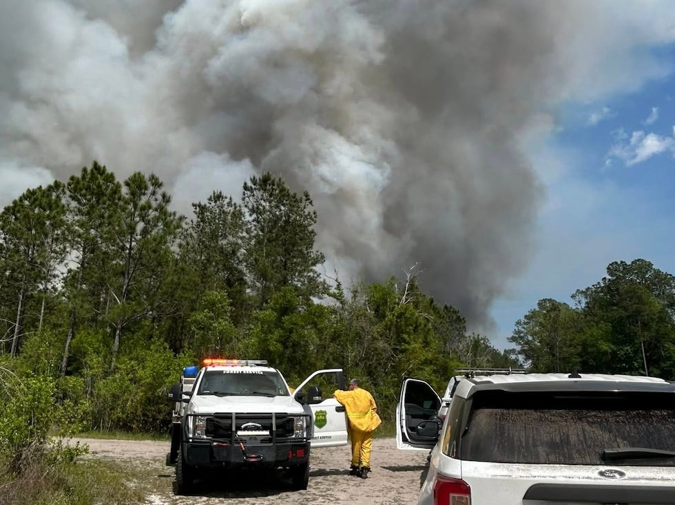 The #RailroadComplexFire is about 1,000 acres and is considered 5 percent contained