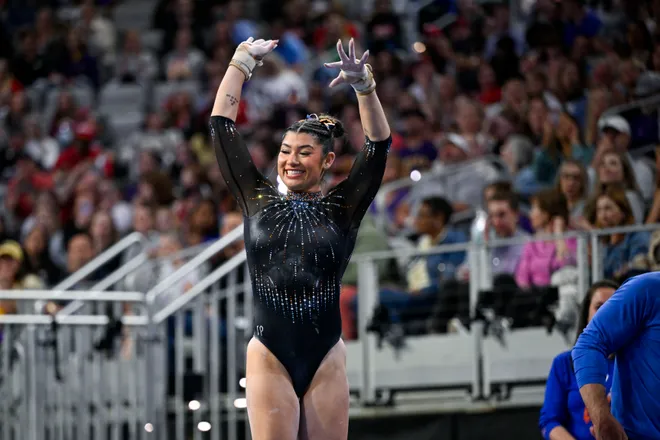 Apr 18, 2026; Fort Worth, TX, USA; University of Florida gymnast Kayla DiCello performs on vault during the 2026 NCAA Women’s Gymnastics National Championships at Dickies Arena. Mandatory Credit: Jerome Miron-Imagn Images