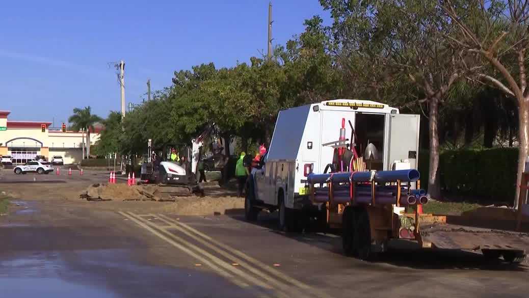 Water main break shuts down road at SE 27th Street, SE Santa Barbara Place in Cape Coral