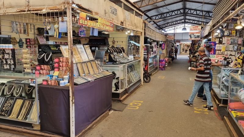 A massive flea market in Florida that's hard to believe 8 Bargain Hunting Is Basically an Olympic Sport Here