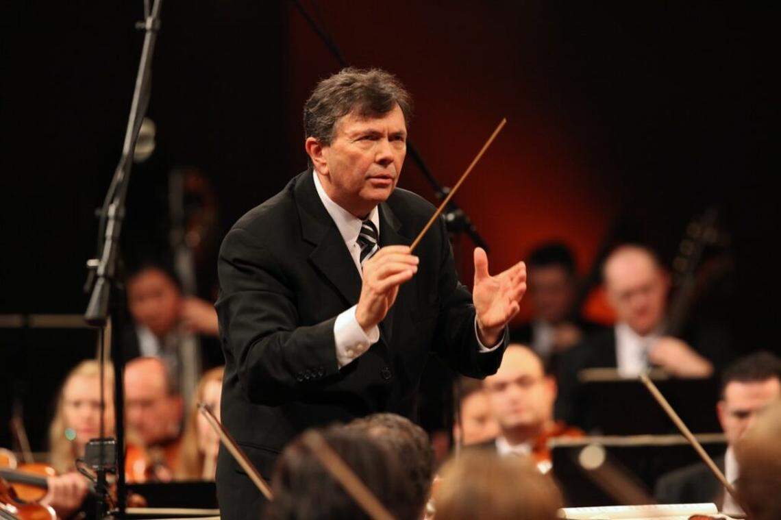 Gerard Schwarz conducts the Frost Symphony Orchestra, a 100-member ensemble of University of Miami students