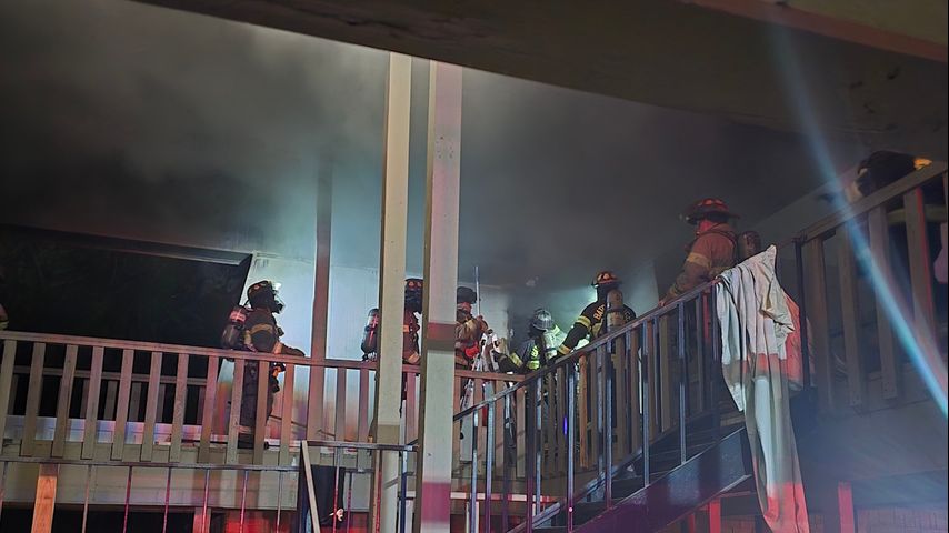 Four adults, four children displaced by fire at Florida Boulevard apartment complex