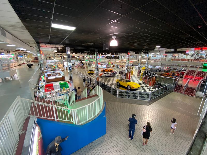 A massive flea market in Florida that's hard to believe 9 The Nostalgic Pull That Keeps Generations Coming Back