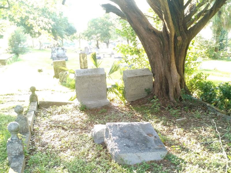 This Eerie Historic Cemetery In Florida Is Still Largely Unknown 5 Soldier Graves from Multiple American Wars