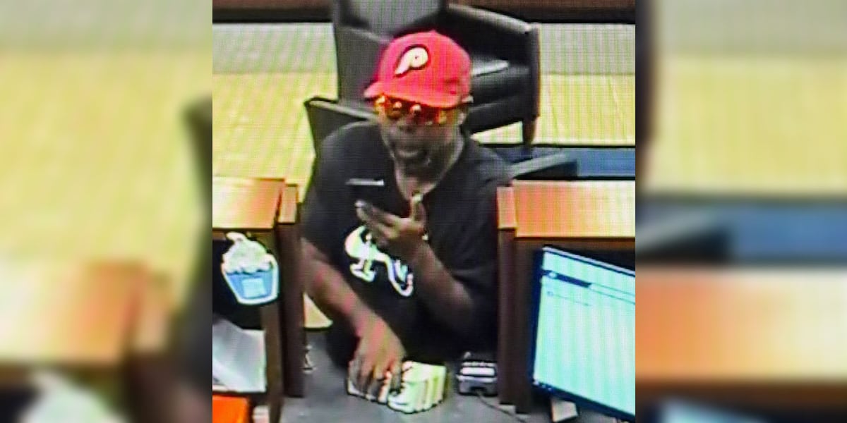 Deputies search for suspect accused of stealing cash from Chase Bank in Jensen Beach