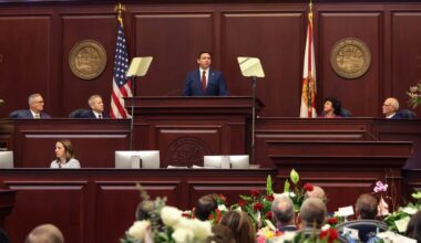 Florida Legislature approves redistricting map that helps GOP
