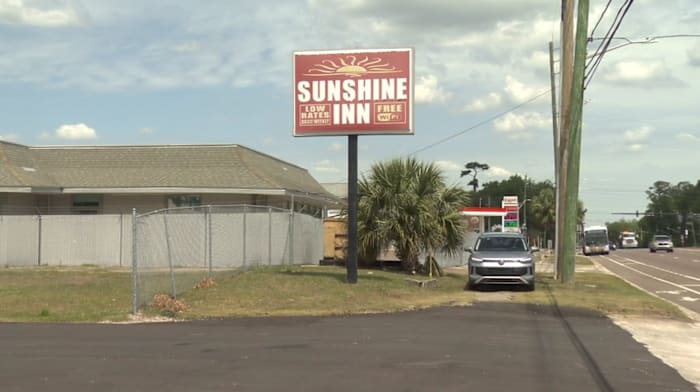 Man shot at Northwest Jacksonville motel; police still searching for suspect