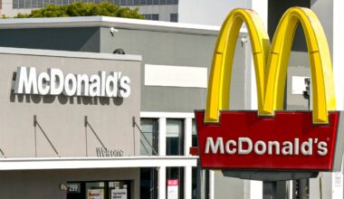 Miami woman assaulted McDonald’s drive-thru worker during order dispute, cops say – NBC 6 South Florida