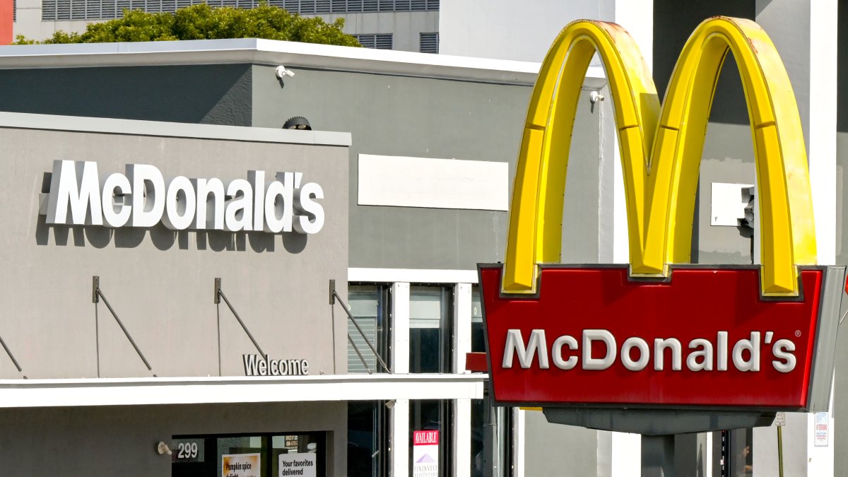 Miami woman assaulted McDonald’s drive-thru worker during order dispute, cops say – NBC 6 South Florida
